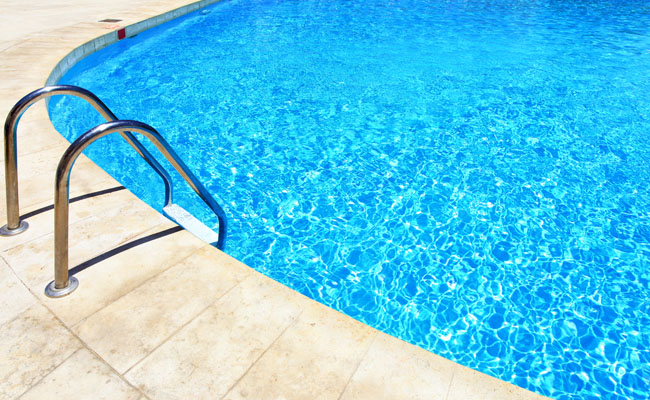 LAS ESCALERAS DE NUESTRA PISCINA