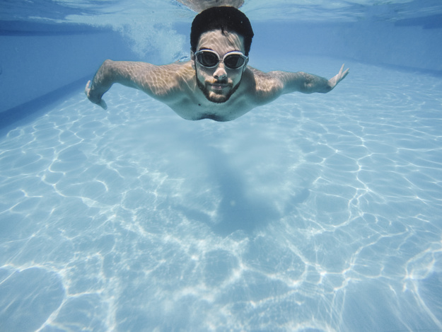Piscinas con pendiente o con profundidad uniforme, la elección perfecta