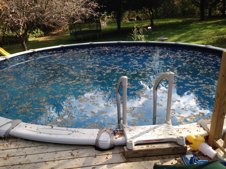 Material necesario para la limpieza de piscinas de Sant Cugat