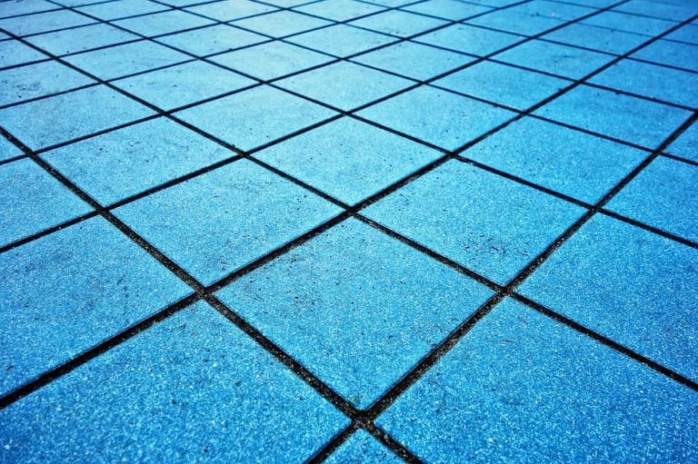 ¿Debo vaciar la piscina para repararla?