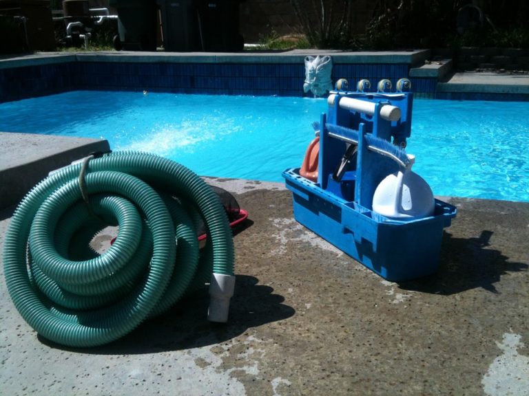 ¿Cómo limpiar correctamente tu piscina?