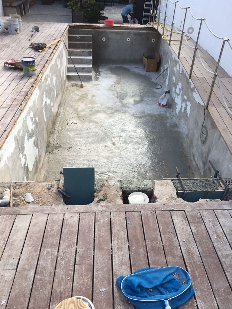 Las etapas de construcción de piscinas