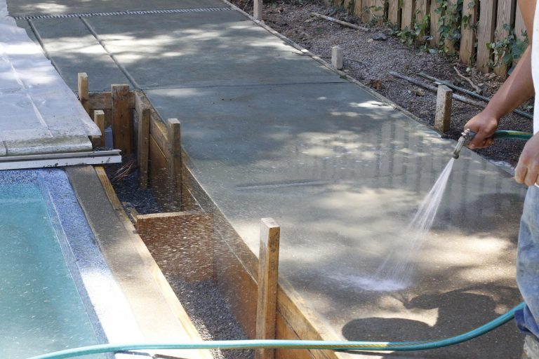 Así es el proceso de construcción de piscinas en Barcelona