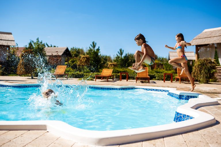 Rehabilitación de Piscinas Barcelona: Recuperando el Esplendor de tu Espacio Acuático