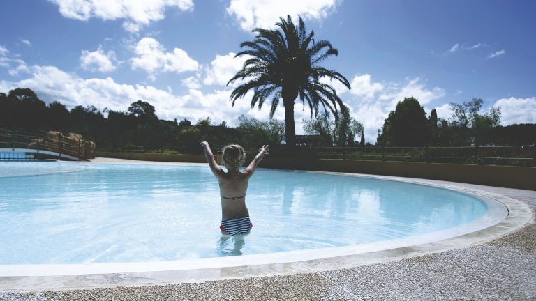 Las señales de que es hora de la rehabilitación de piscina en Sabadell