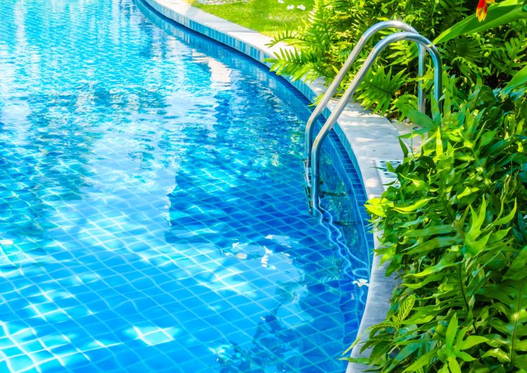 ¿Por qué elegir una construcción de piscinas de obra?