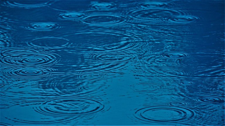 ¿Cuáles son las funciones de los cobertores de piscina en Terrassa?