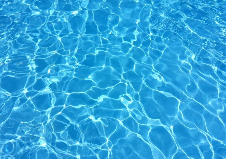 Descubre cómo mantener tu oasis de agua en Sabadell en perfectas condiciones