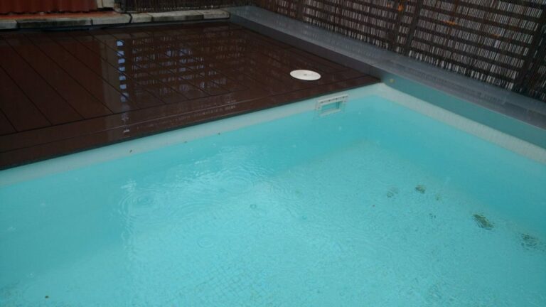 ¿Cómo podemos ajustar la alcalinidad de tu piscina desde nuestra constructora de piscinas en Sant Cugat?