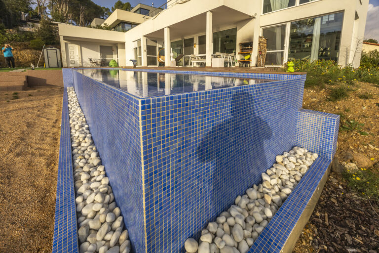 ¿Cómo puede ayudarte a innovar una empresa de piscinas?