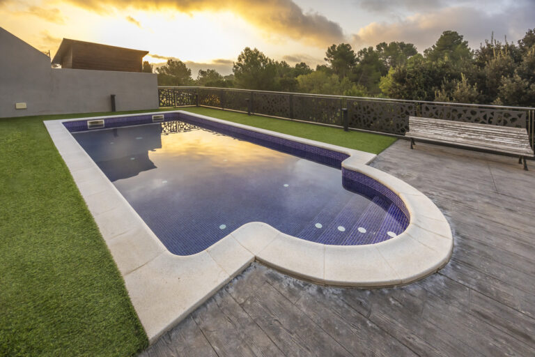 ¿Qué elementos pueden automatizarse en una piscina?