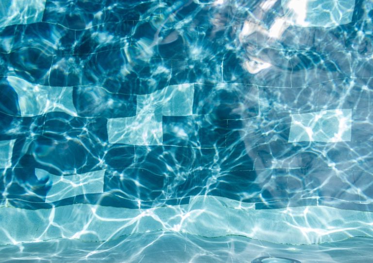 Reparación de piscinas: una tarea crucial