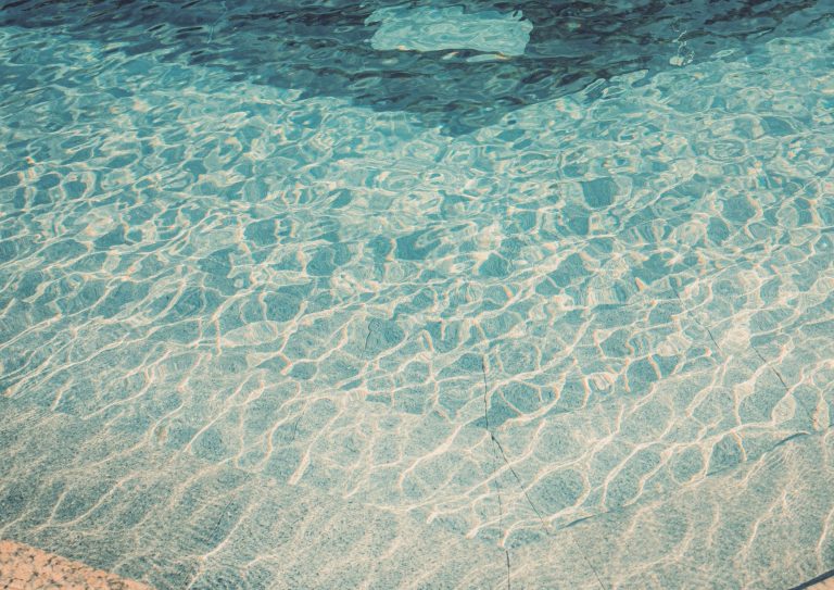 Rehabilitación de Piscinas: Manteniendo tu Oasis de Relajación en Óptimas Condiciones