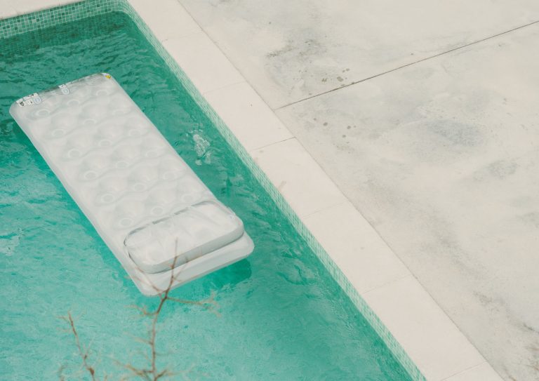 Aumenta el Valor de tu Propiedad con Piscinas : Un Toque de Elegancia y Confort