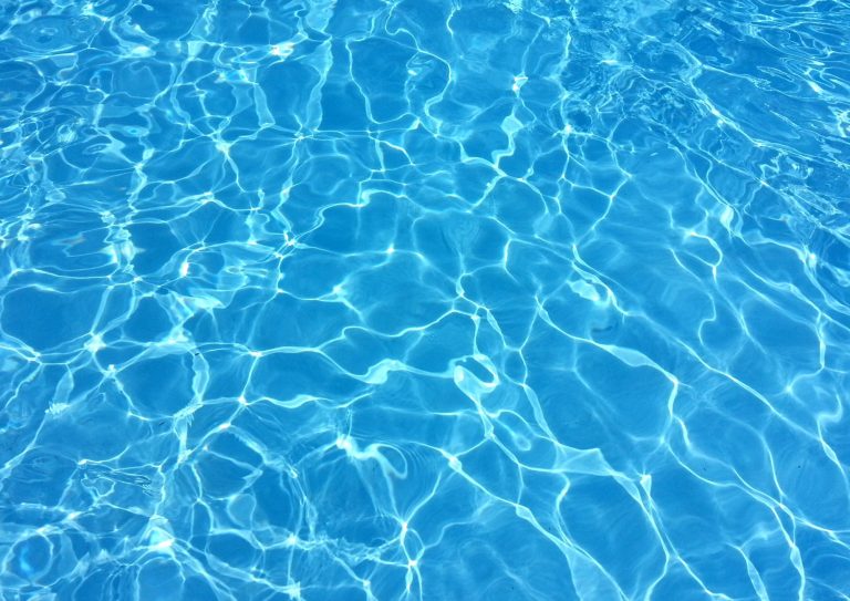 Los Beneficios Económicos de Instalar Piscinas