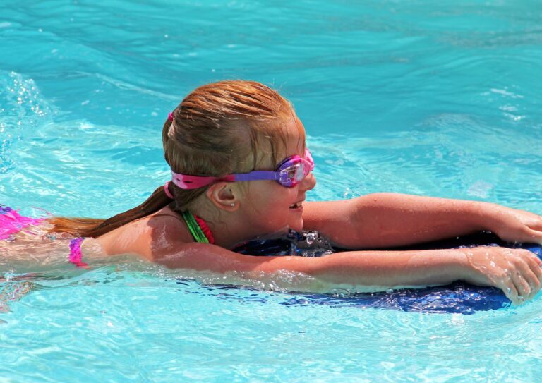 Cómo una empresa de piscinas puede ayudarte a cuidar tu piscina después del verano