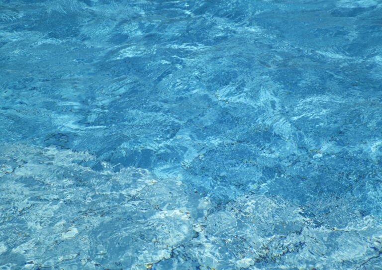 Conoce los primeros pasos de una reparación de piscinas de obra