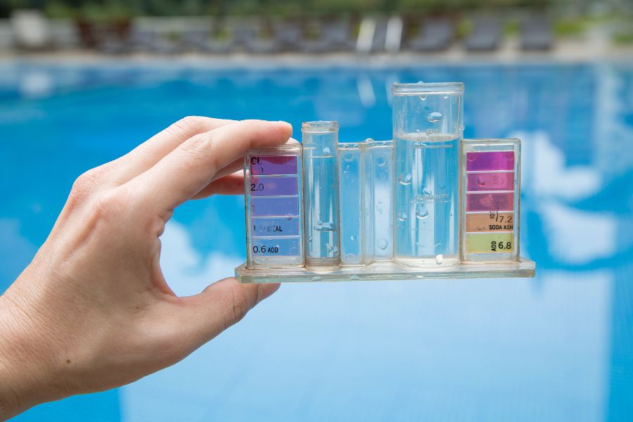analítica del agua de la piscina