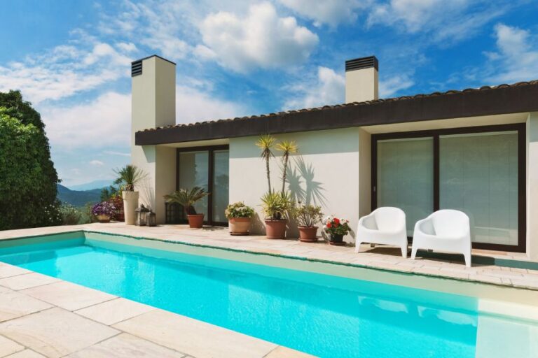 ¿Puede el clorador salino adaptarse a piscinas de diferentes tamaños?