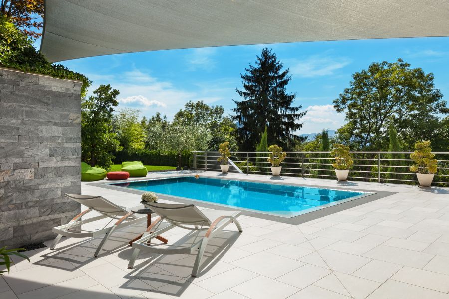 casa lujosa con piscina