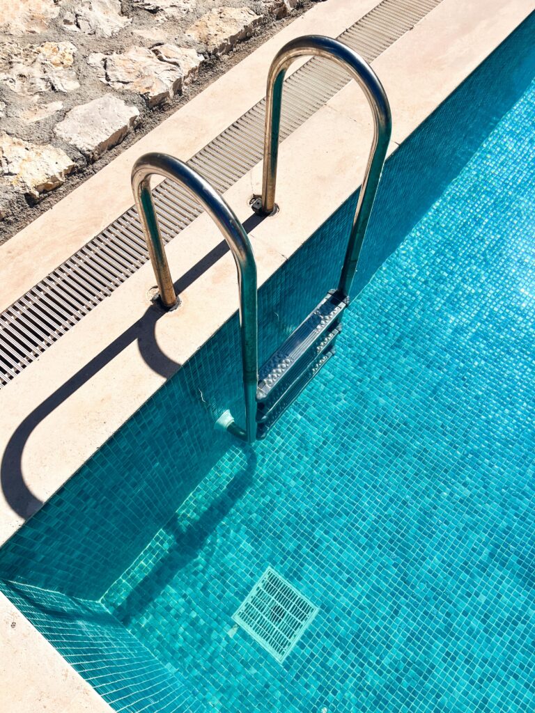 Cambio de accesorios de piscina en Granollers.