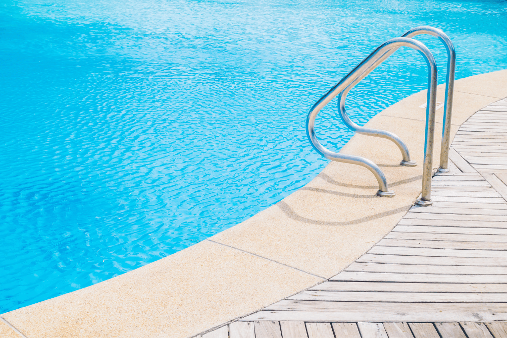 Piscina con sal una forma más cómoda de cuidar el agua