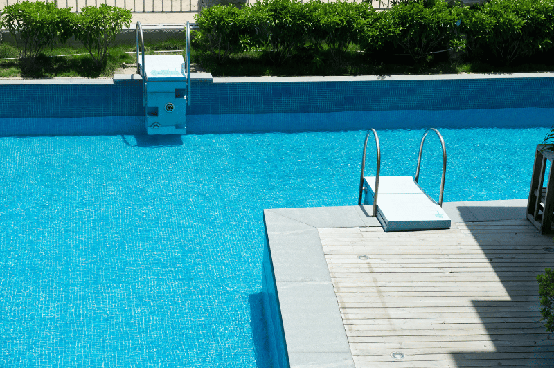 Piscina con sal una forma más cómoda de cuidar el agua